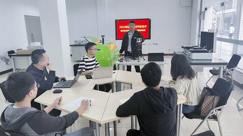 注册会计师培训面授课程费用通常由以下几个部分构成：
