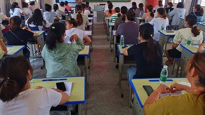 教师资格证培训协议班与普通班：如何选择更划算的学习方案**